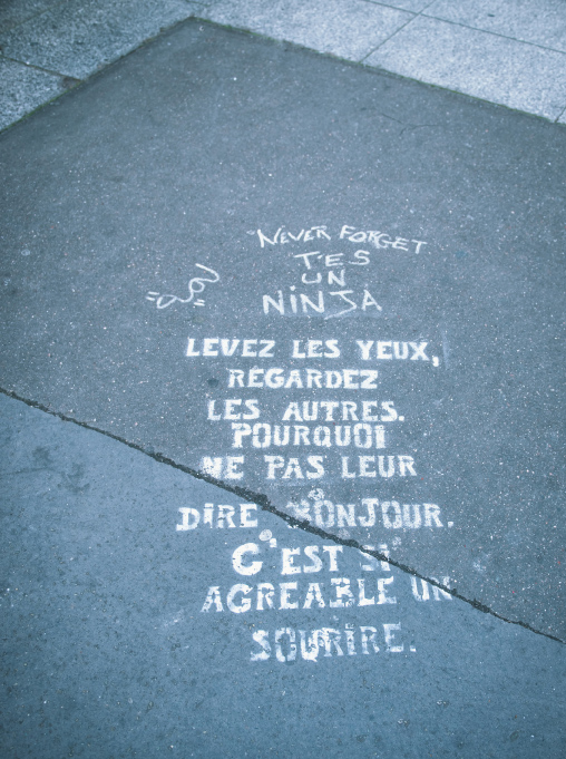 Séance famille, la mère et ses 3 filles, photo extérieure, Bastille, Paris